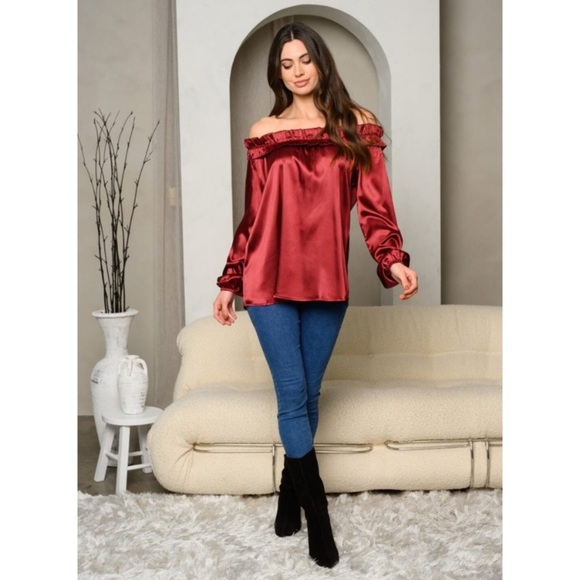 LAST1️⃣New Beautiful Off The Shoulder Burgundy Silk Like Top - Picture 5 of 8